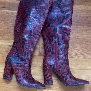 size 6 women’s Jennifer Lopez boot